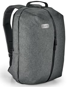 Mochila para notebook em couro marrom, ideal para viagens de negócios e passeios. Com estilo e elegância, é perfeita para armazenar seu equipamento com segurança. Adquira a sua aqui!