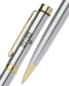 Caneta de metal de alta qualidade, perfeita para escrita fina e precisa. Ideal para uso no escritório, escola ou em casa. Design elegante e durável em metal prateado. Adquira já a sua!