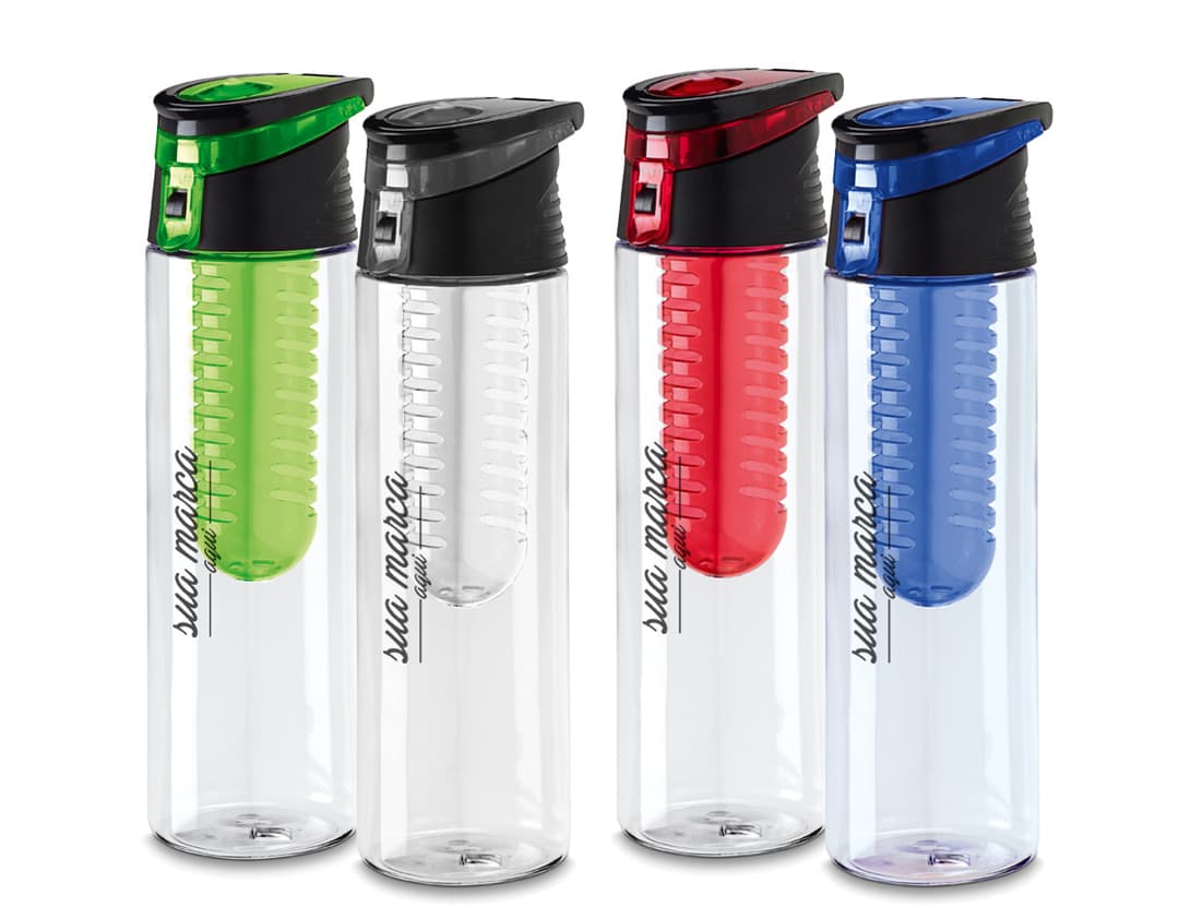 Squeeze Plástico 740ml - Ideal para manter-se hidratado ao longo do dia. Feito em plástico resistente e com capacidade de 740ml, perfeito para levar para academia, trabalho ou passeios ao ar livre. Disponível em várias cores vibrantes. Garanta o seu!