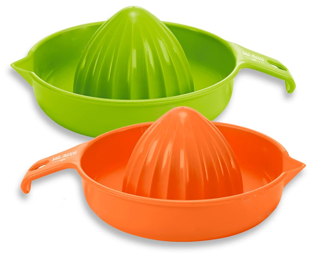 Espremedor de frutas na cor prata com design moderno e alavanca para facilitar o uso.