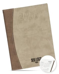 Agenda Diária 2025 com capa preta e detalhes em dourado, vista de cima e aberta mostrando páginas com layout diário para organização.