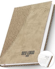 Agenda Diaria 2025 com capa preta e nome em dourado. Páginas internas com layout limpo e organizado, marcador de página de fita vermelha e elástico para fechamento.