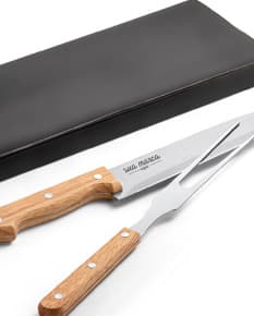 Kit Churrasco de Aço Inoxidável - Ideal para cortar carnes, legumes e muito mais! Este conjunto de facas e utensílios é perfeito para churrascos em família. Com lâminas afiadas e cabos resistentes, garantem um corte preciso e seguro. Aço inoxidável de alta qualidade e durabilidade. Adquira já o seu kit churrasco e surpreenda seus convidados!