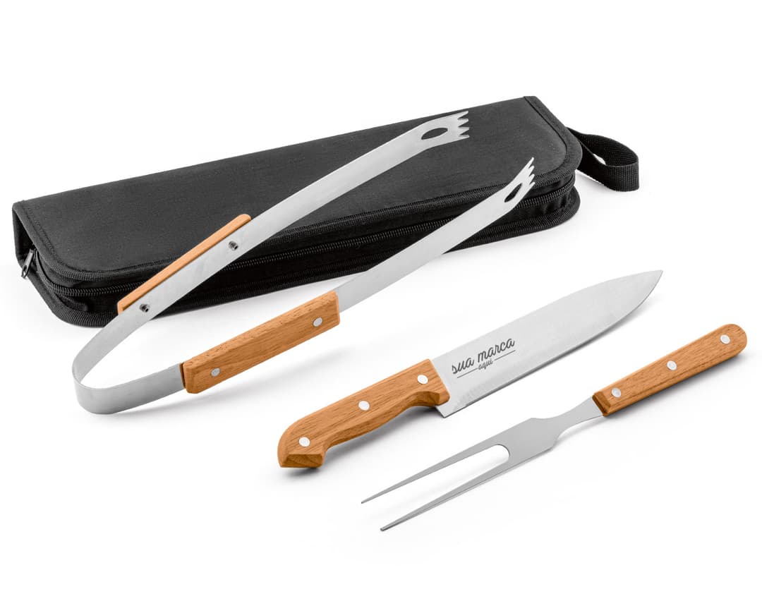 Kit churrasco em aço inox para momentos especiais. Ideal para preparar e servir suas carnes favoritas com praticidade e elegância. Aproveite!