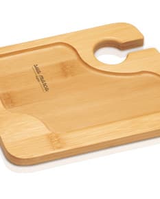 Tábua de madeira para cozinha, ideal para cortar alimentos com praticidade e segurança. Produto em aço inoxidável e acabamento envernizado. Acompanha utensilios para ajudar no preparo das refeições. Perfeita para uso doméstico ou profissional. Adquira já a sua!
