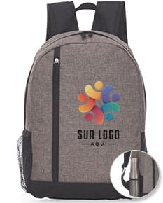 Mochila de couro preta, perfeita para viagens de negócios ou passeios casual. Com design moderno e espaço amplo para armazenar seus pertences com estilo e praticidade. Adquira já a sua na nossa loja online e esteja pronto para o sucesso em qualquer jornada.