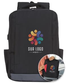 Mochila de nylon USB perfeita para suas viagens de negócios. Moderna e espaçosa, é o acessório ideal para levar seus equipamentos de forma prática e segura. Com design em couro e plástico resistente, ela possui alça para fácil transporte. Leve seus pertences com estilo e praticidade, mantendo tudo organizado durante sua jornada. Perfeita para viagens de negócios ou lazer. Garanta já a sua!