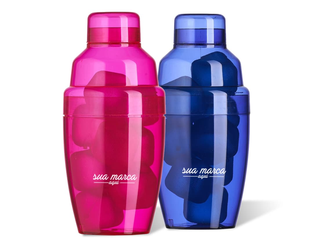 Imagem de uma coqueteleira plástica vazia, ideal para armazenar líquidos como shakes e smoothies. Embalagem prática e higiênica, perfeita para levar na academia ou no trabalho. Design clean e isolado, promovendo a saúde e a limpeza. Adquira já a sua coqueteleira plástica e mantenha-se hidratado(a) com estilo!