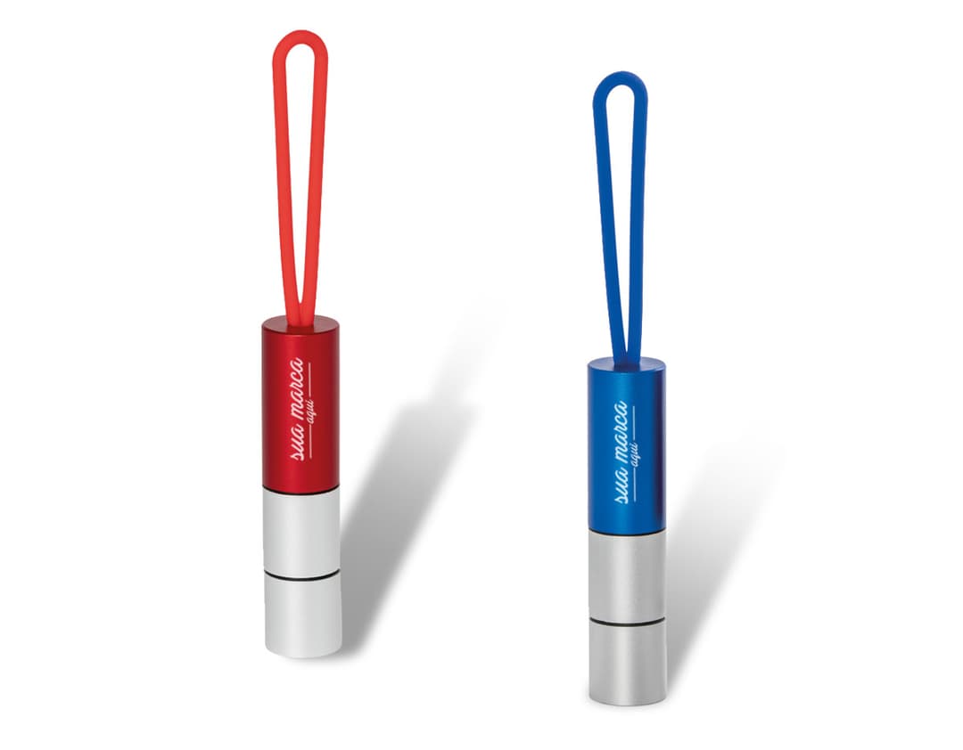 Chaveiro de metal resistente, prático e elegante para acompanhar suas chaves com estilo. Ideal para organização e praticidade no dia a dia. Adquira já o seu!