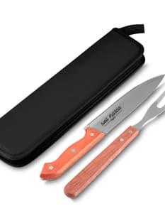 Kit churrasco completo em aço inoxidável, ideal para uso doméstico ou profissional. Acompanha todos os acessórios necessários para um churrasco perfeito. Tenha a melhor ferramenta para suas confraternizações ao ar livre. Garanta já o seu!