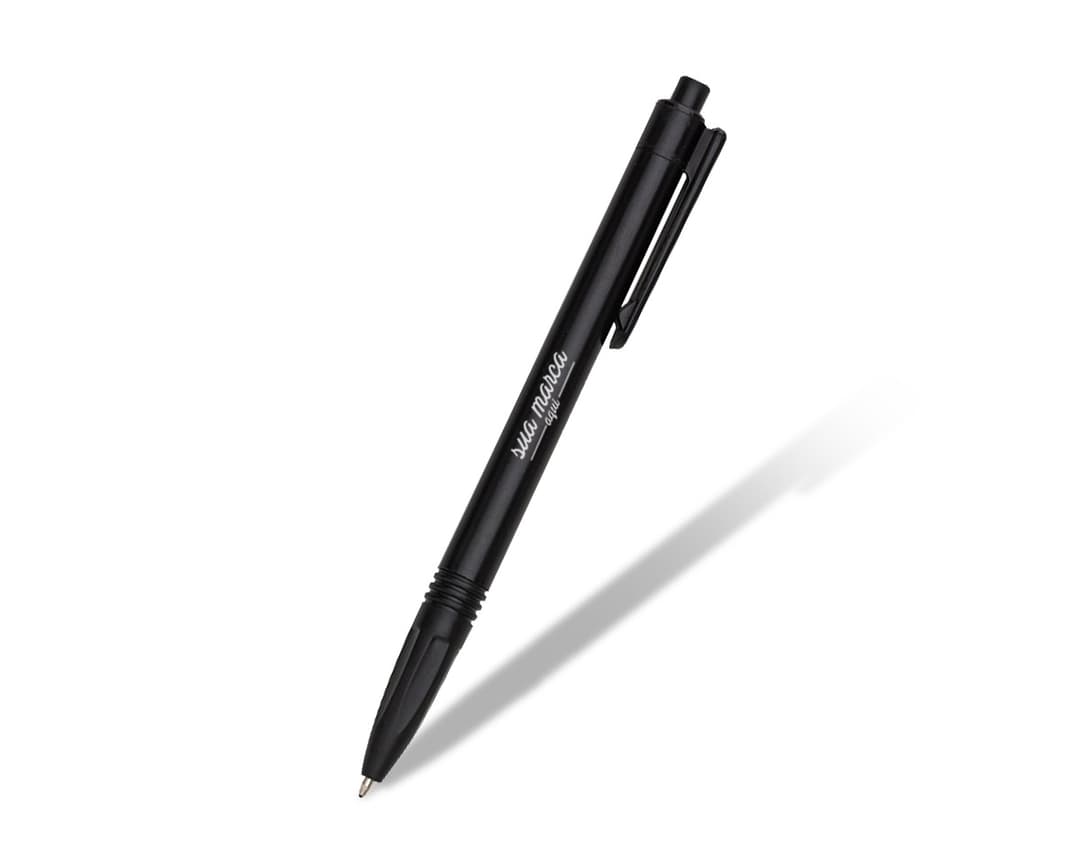 Caneta plástica de alta qualidade para escrita, ideal para uso no escritório, na escola e em casa. Desenvolva seus projetos, faça anotações e assine documentos com praticidade. Disponível em cores variadas, proporcionando elegância e estilo no seu dia a dia. Adquira já a sua!