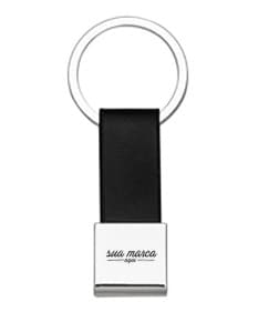 Chaveiro de metal com couro - Acessório elegante para carregar suas chaves com estilo. Feito com materiais de alta qualidade, este chaveiro é perfeito para o dia a dia. Adicione um toque de sofisticação e praticidade ao seu dia a dia com este chaveiro exclusivo. Garanta o seu agora!