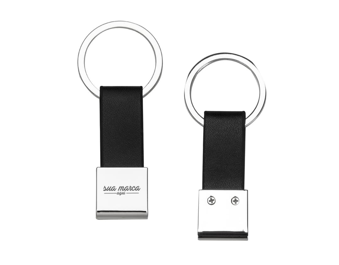 Chaveiro de metal com couro - Acessório elegante para carregar suas chaves com estilo. Feito com materiais de alta qualidade, este chaveiro é perfeito para o dia a dia. Adicione um toque de sofisticação e praticidade ao seu dia a dia com este chaveiro exclusivo. Garanta o seu agora!