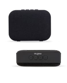 Caixa som multimídia emborrachada, item de tecnologia equipado com botões e display. Design moderno e metalizado, ideal para uso em escritórios, escolas e em casa.