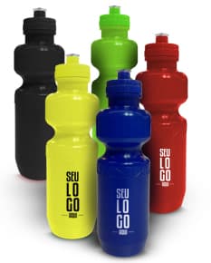 Squeeze plástico 750ml, o companheiro perfeito para se manter hidratado ao longo do dia. Com um design clean e resistente, é ideal para transportar líquidos de forma segura. Prático e versátil, pode ser utilizado em casa, no trabalho ou durante atividades físicas. Garanta o seu agora e mantenha sua saúde em dia!