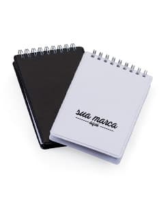 Bloco de anotações em papel branco vazio para escrita. Ideal para uso no escritório ou em casa. Design moderno e prático para suas mensagens e lembretes. Adquira o seu agora!