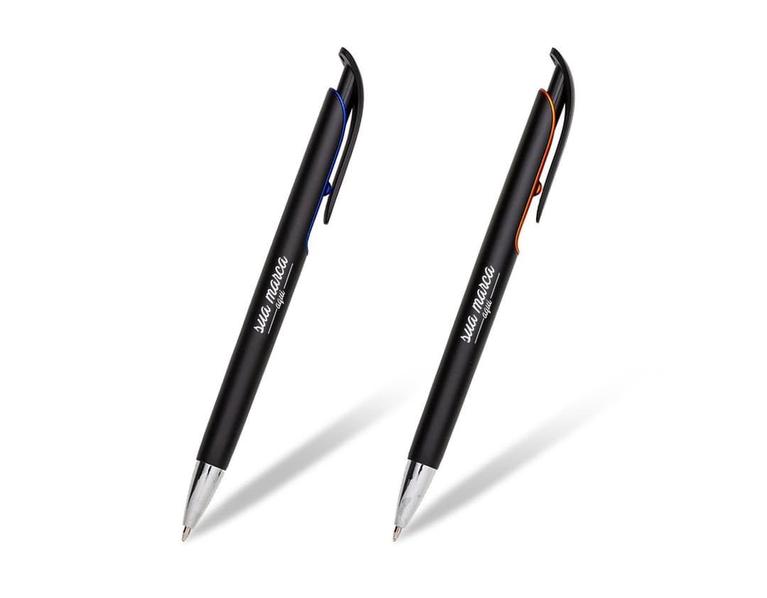Caneta plástica preta de escrita suave para o seu escritório ou estudos. Ideal para assinatura de documentos, planejamentos financeiros e muito mais. Adquira já a sua!