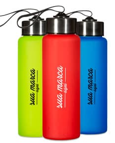 Squeeze Plástico 680ml - Ideal para manter a sua hidratação em dia! Com design moderno e prático, esse squeeze é perfeito para levar sua bebida favorita para onde quiser. Garanta já o seu e mantenha-se sempre saudável e hidratado. Aproveite!