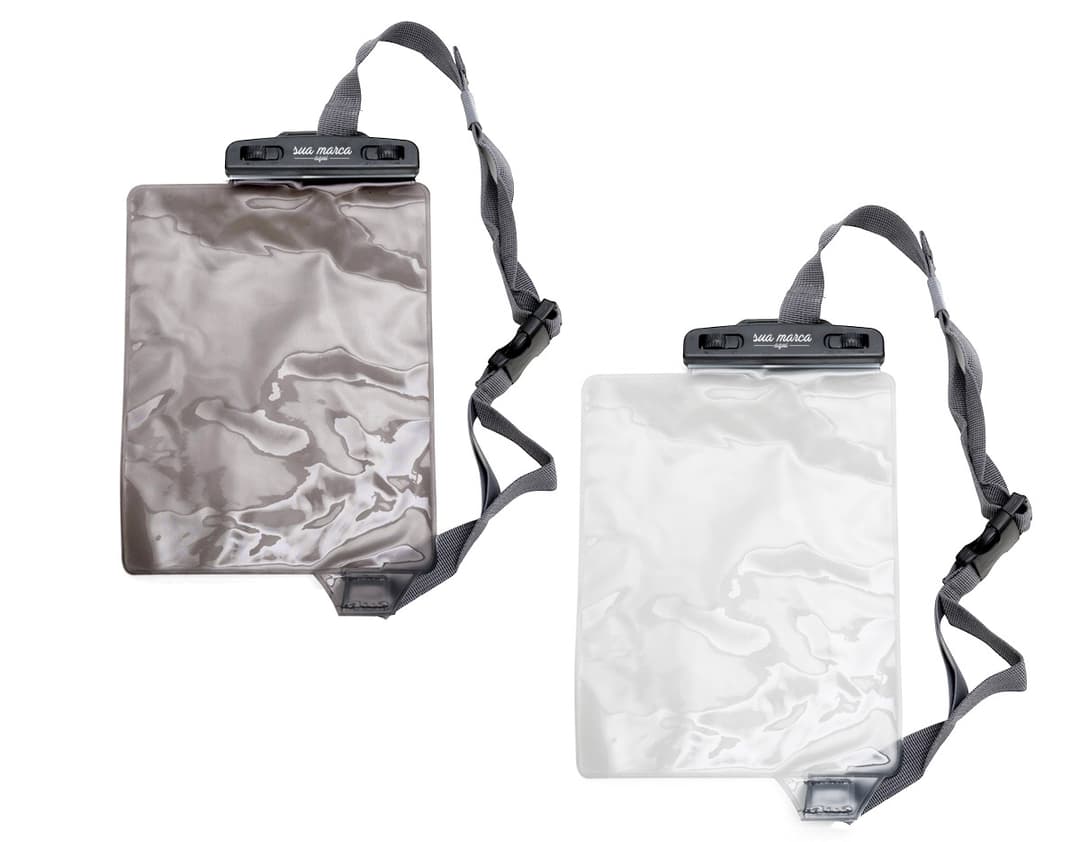 Capa à prova d’água para proteger seus brindes com qualidade e estilo. Feita com material resistente e durável, essa capa é perfeita para manter seus itens seguros em qualquer situação. Ideal para brindes promocionais e eventos ao ar livre. Garanta já a sua!