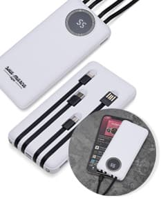 Carregador portátil de 10.000mAh com display, dispositivo eletrônico de metal preto e prateado, equipamento de tecnologia digital para conexão e transferência de dados através de cabo e plug.