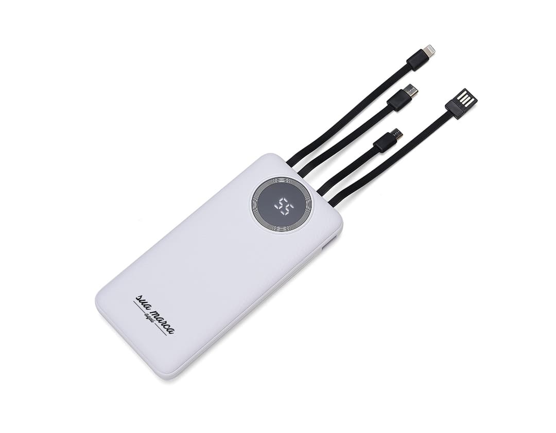 Carregador portátil de 10.000mAh com display, dispositivo eletrônico de metal preto e prateado, equipamento de tecnologia digital para conexão e transferência de dados através de cabo e plug.
