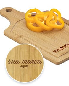 A tábua de churrasco é o item essencial para suas reuniões com amigos e familiares! Feita em madeira de qualidade, é perfeita para cortar e servir carnes de forma prática e elegante. A peça traz um toque rústico e sofisticado ao seu churrasco, garantindo momentos inesquecíveis. Adquira já a sua!