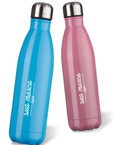 Garrafa Inox 750ml: a solução perfeita para se manter hidratado(a) o dia todo! Feita de aço inoxidável, esta garrafa é resistente e livre de produtos químicos, garantindo a sua saúde e a do meio ambiente. Ideal para armazenar líquidos, como água, sucos e até mesmo shampoo. Mantenha-se hidratado(a) e cuide da sua saúde com essa garrafa prática e fácil de limpar. Adquira já a sua e faça parte do movimento de sustentabilidade!