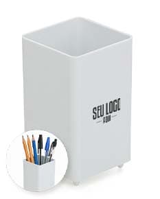 Porta Caneta Plástico em cores vibrantes, ideal para armazenar lápis, canetas, crayons e outros materiais de escrita e desenho. Design criativo e funcional para armazenar seus instrumentos de trabalho ou estudo.