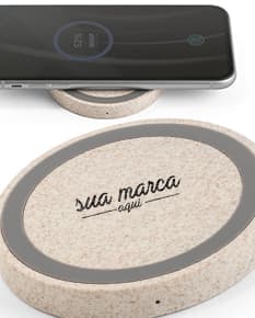Base de indução para celular - Mantenha seu celular sempre carregado com praticidade e estilo. Com design clean e moderno, esta base de indução é perfeita para o seu escritório ou mesa de trabalho. Seu acabamento metálico e reflexo brilhante a tornam um item indispensável para manter seus dispositivos sempre cuidados. Aproveite a tecnologia sem fio e garanta a carga do seu celular com apenas um toque. Adquira já a sua!