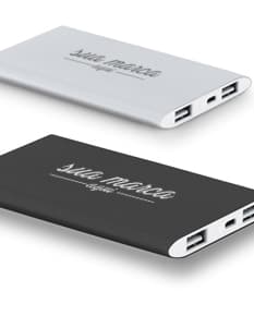 Power Bank 7600 mAh preto com design moderno, ideal para carregar dispositivos eletrônicos como celulares, tablets e laptops. Compacto e portátil, possui capacidade de armazenamento de energia com entrada USB, perfeito para uso em viagens, escritório ou em casa. Ótima opção para manter seus aparelhos carregados durante o dia a dia.