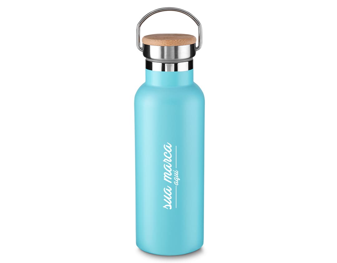 Garrafa de 500ml, feita de vidro transparente e plástico na tampa, contendo líquido dentro. O rótulo é branco e limpo, com design simples. Objeto de higiene e cuidado, adequado para uso em banheiros e spas.