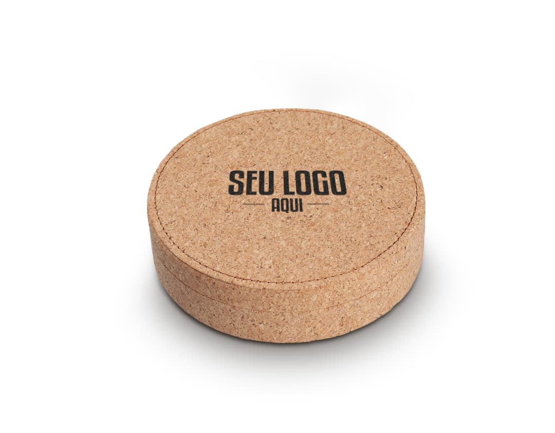 Kit vinho premium em embalagem elegante e charmosa. Ideal para presentear ou impressionar em eventos especiais. Composto por um abridor de garrafas, cortador de cápsulas, tampão de borracha e anel anti-gotas. Design sofisticado e funcional, perfeito para amantes da enologia. Adquira já o seu e desfrute de momentos inesquecíveis. Ideal para brindes corporativos e celebrações. Garanta o seu kit vinho completo e elegante agora mesmo!