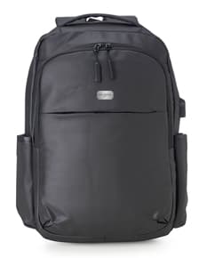 Mochila em couro sintético, ideal para viagens a trabalho ou lazer. Resistente, com alça ajustável e diversos compartimentos, perfeita para quem busca estilo e praticidade. Leve seus pertences com segurança e elegância!