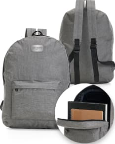 Mochila 14 litros fashion de couro sintético retro, perfeita para o dia a dia. Ideal para carregar seus pertences com estilo e praticidade. Design clássico e elegante, com fecho em zíper. Uma peça versátil e durável para usar no trabalho, lazer ou viagens. Adquira já a sua e tenha tudo o que precisa sempre à mão!