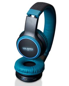 Fone de ouvido Bluetooth com revestimento de couro e luz LED RGB, ideal para ouvir música com alta qualidade de áudio. Tecnologia moderna, design preto com detalhes em metal, possui woofers e tweeters para garantir um som nítido e potente. Perfeito para uso em estúdio, festas ou para entretenimento em geral. Compatível com diversos dispositivos eletrônicos como computador, celular e tablet.