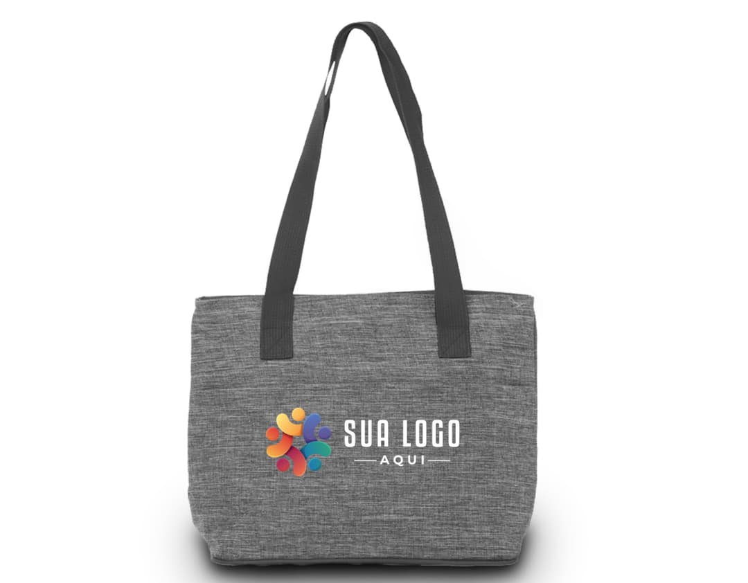 Bolsa térmica de luxo em couro marrom para manter seus alimentos frescos por mais tempo. Item elegante e seguro, com fechadura de metal e alça resistente. Acessório moderno, ideal para manter sua comida protegida com muito estilo. Adquira já a sua!