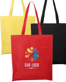 Sacola de compras de tecido não tecido (TNT) de 100g com alça de 60cm. A sacola é amarela e possui um design moderno e colorido. Está vazia e pronta para ser usada para transportar mercadorias. A embalagem é resistente e possui alças fortes para carregar. Ideal para compras, presentes e uso diário.