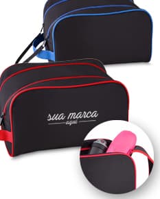 Nécessaire de Couro Luxuosa - Uma combinação perfeita de elegância, praticidade e estilo para suas viagens e dia a dia. Feita em couro premium, essa nécessaire é o acessório perfeito para organizar seus itens de beleza ou de higiene pessoal. Ideal para viagens de negócios ou lazer. Adquira a sua agora e desfrute de toda a sofisticação que esse item exclusivo oferece. Não deixe de conferir!