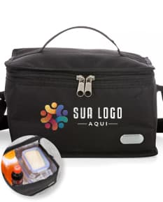 Bolsa Térmica 4 Litros em Couro - Ideal para quem busca estilo e praticidade. Perfeita para manter seus alimentos frescos por mais tempo. Alça elegante, design moderno e luxuoso. Perfeita para viagens de negócios ou passeios. Leve, espaçosa e resistente. Compre já a sua!