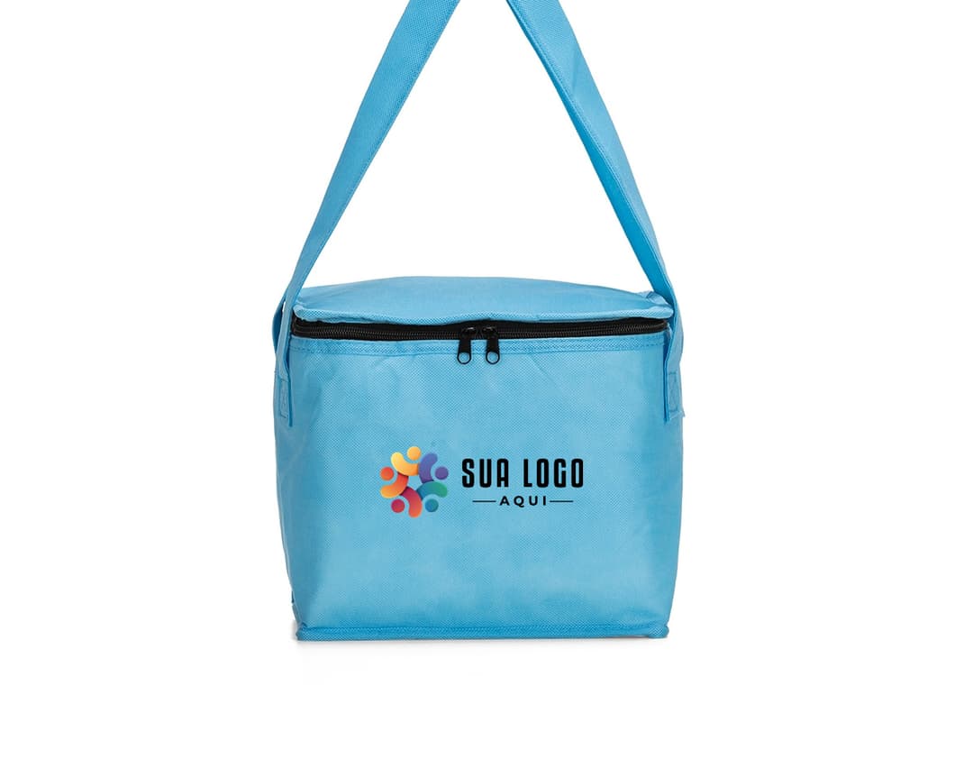 Bolsa térmica de 8,5 litros para manter suas bebidas e alimentos sempre frescos. Feita em couro legítimo, proporciona glamour e luxo ao seu dia a dia. Perfeita para quem busca praticidade e estilo. Aproveite nossa promoção e garanta já a sua!