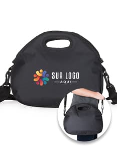 Bolsa térmica 8 litros em couro sintético com alça ajustável e fecho de segurança. Ideal para manter seus alimentos frescos por mais tempo. Moderna e prática, perfeita para levar em viagens, passeios e no dia a dia. Uma bolsa térmica versátil e estilosa para te acompanhar em todas as ocasiões. Garanta já a sua!
