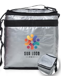 Bolsa térmica 11 litros, ideal para manter suas bebidas e alimentos frescos por mais tempo. Bolsa elegante e espaçosa, perfeita para viagens, passeios e até para levar para o trabalho. Feita com material de alta qualidade, resistente e durável. Garanta a sua agora e tenha sempre suas comidas e bebidas na temperatura ideal. Compre já a sua bolsa térmica 11 litros e aproveite!