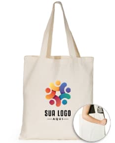 Sacola de Algodão - Ideal para presentes e compras, essa sacola de algodão é perfeita para quem busca praticidade e estilo. Feita com material durável e sustentável, é a opção perfeita para quem busca uma alternativa ecológica para suas compras. Garanta a sua agora mesmo e faça suas compras de forma consciente e charmosa. Confira!