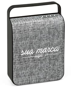 Caixa de som de luxo em couro preto - Perfeita para presentear ou para uso pessoal. Design moderno e elegante, com alça de couro e fecho de metal. A caixa de som2 é um acessório de alta qualidade que combina estilo e funcionalidade. Adquira já a sua!