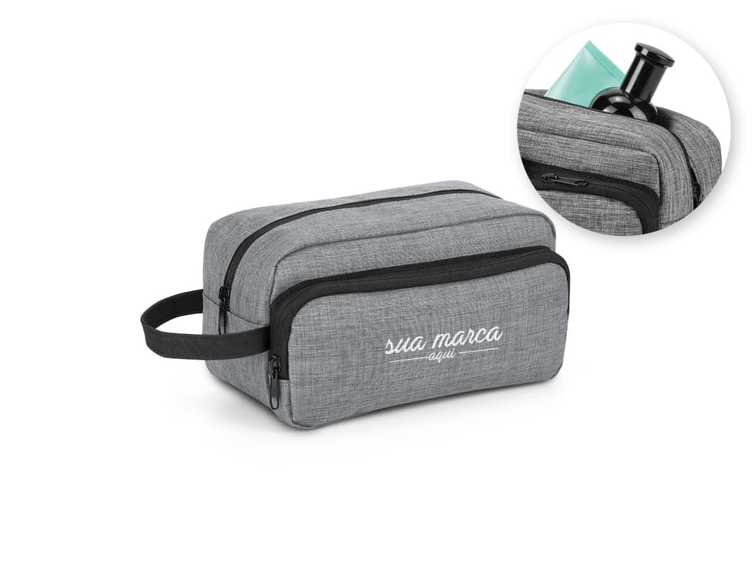 Necessaire de Couro Preto para Organização de Equipamentos Eletrônicos. Ideal para viagens de negócios, com compartimentos internos e fecho seguro. Lindo e prático! Transforme sua rotina com estilo e praticidade. Adquira já o seu!