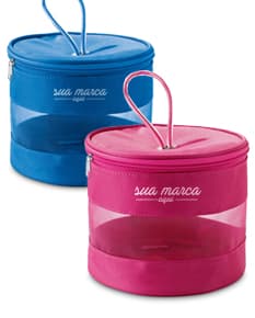 Nécessaire de design moderno e elegante para armazenamento de cosméticos e acessórios. Feito de material resistente e durável, com um visual clean e vibrante. Ideal para organizar seus itens de forma prática e bonita. Adicione estilo à sua rotina de beleza com esta nécessaire versátil.