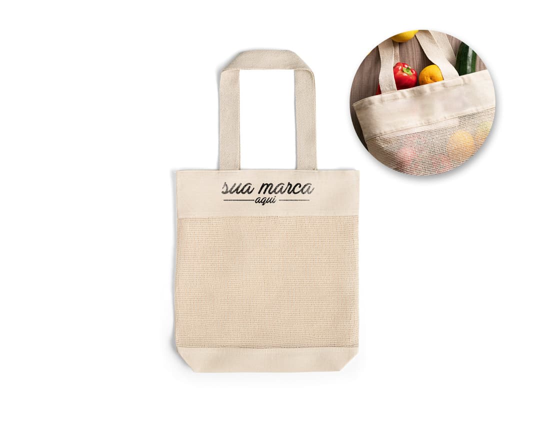 Sacola de algodão 180g, com malha de algodão. Embalagem vazia de papelão marrom, utilizada para compras, contendo etiqueta amarela e laço de fita. Estilo vintage, com design retrô e grunge, proporcionando um aspecto antigo e desgastado. Ideal para transporte de objetos e presentes, com espaço interno para armazenamento.