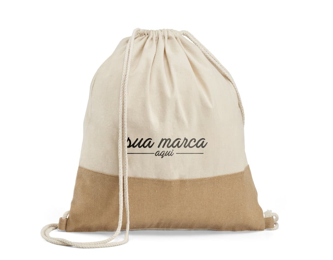 Sacola mochila de tecido resistente e moderno, ideal para viagens e compras. Leve e prática, perfeita para quem busca estilo e praticidade. Com design elegante em nylon, a sacola mochila é um símbolo de luxo e conforto. Aproveite a promoção de inverno e garanta já a sua!