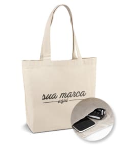 Sacola de algodão canvas 280g com bolso, ideal para compras e transporte de mercadorias. Feita de material resistente, possui um design moderno e elegante. Perfeita para uso comercial ou pessoal, garantindo segurança e proteção para seus pertences. Cor marrom, com alças e fecho de metal, proporcionando praticidade e estilo.