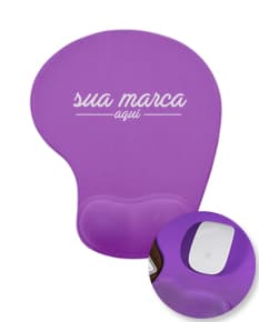 Mouse pad ergonômico em formato de coração rosa para presentear no Dia dos Namorados. Ideal para quem trabalha muitas horas no computador. Surpreenda seu amor com este brinde especial!